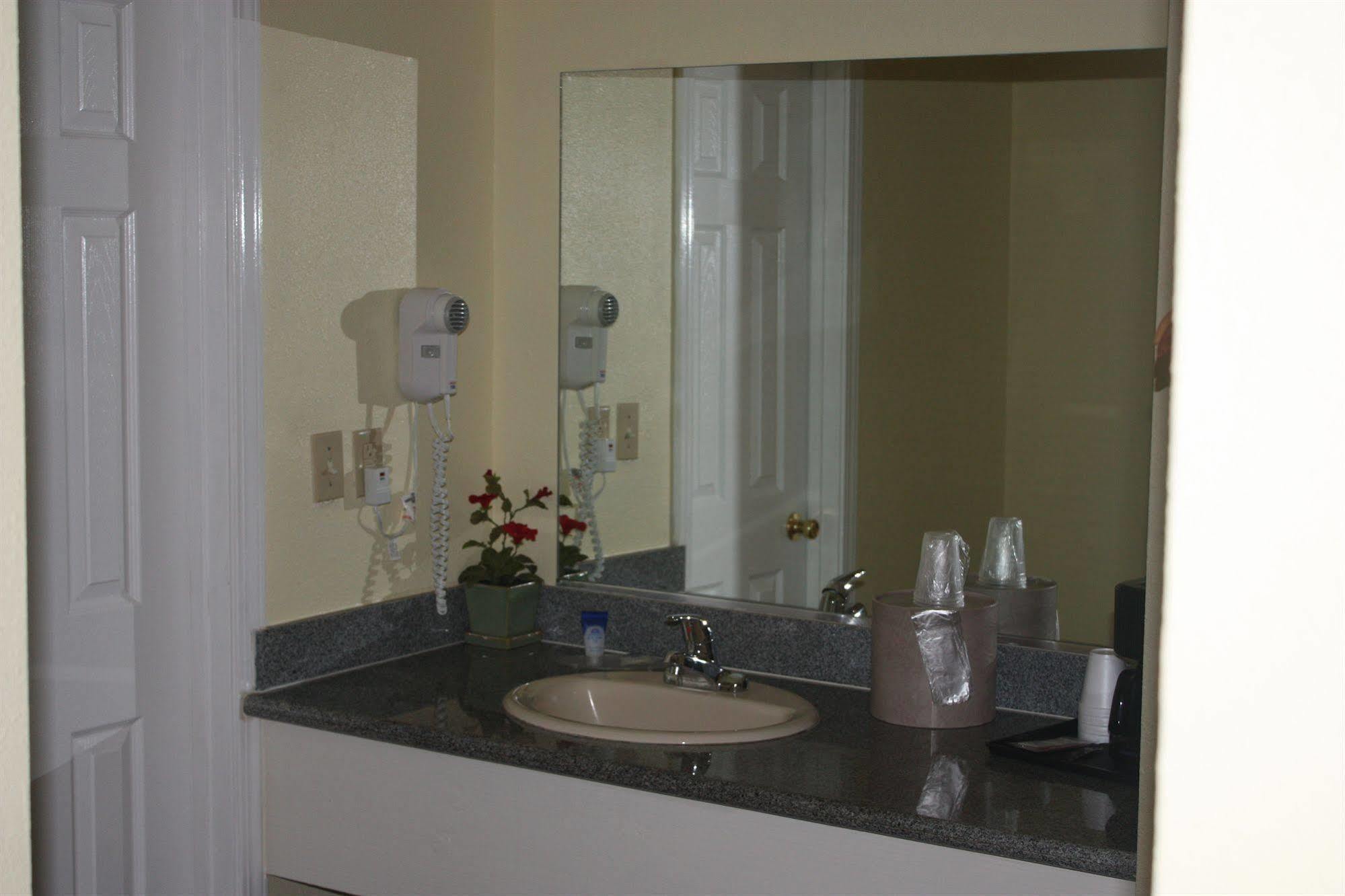 Value Inn & Suites 雷丁 外观 照片