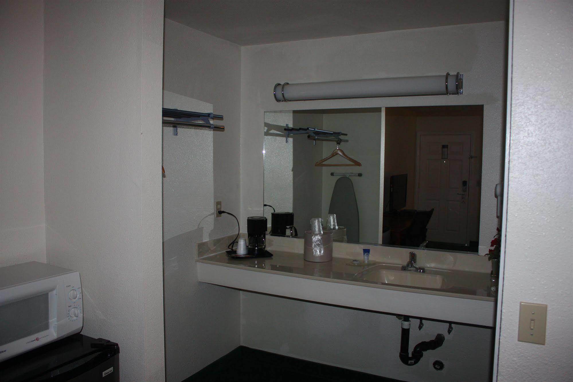 Value Inn & Suites 雷丁 外观 照片